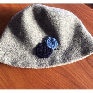 Very Cute American Eagle Winter Hat